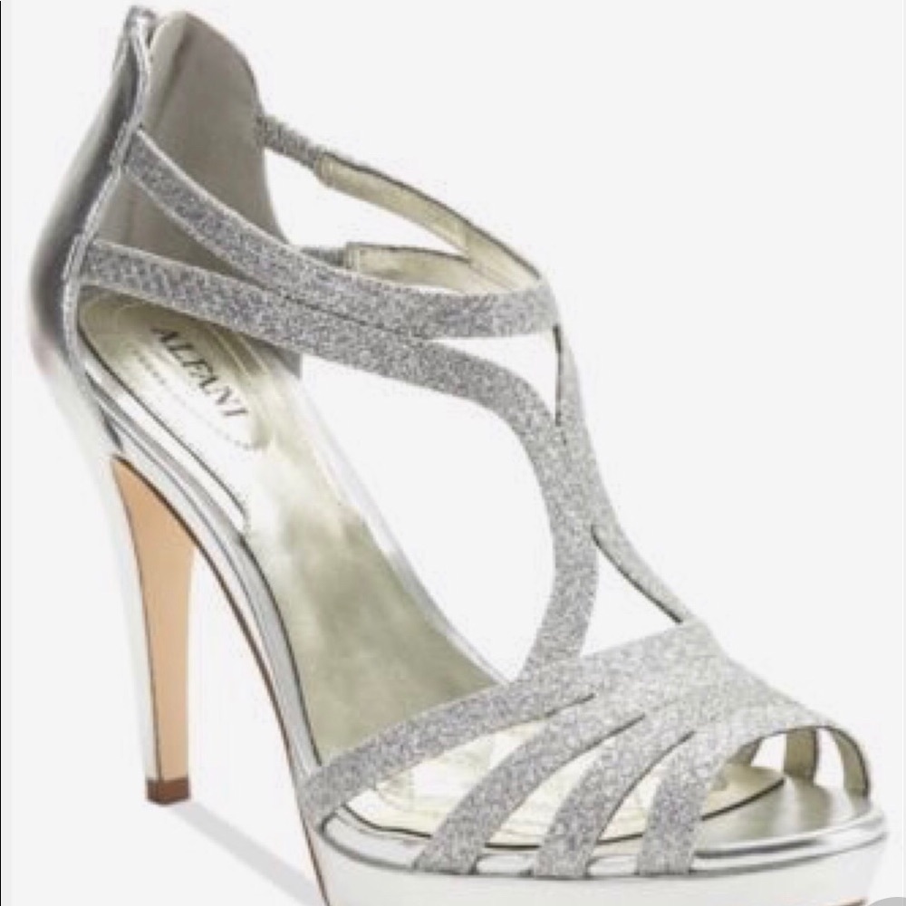 Like new Silver Style & Co Swifty Dress Shoes.